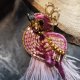 Artystyczna broszka z piór – biżuteria handmade dla miłośniczek stylu