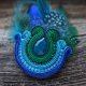 Barwna broszka soutache z piórkami