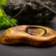 Wisiorek "Bursztyn 2" –żywioł ognia i bursztynowego światła,octowiec, pirografia, prezent; Amber and Wood Pendant, biżuteria na Dzień Matki