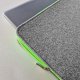 FLUO ZIELONY zamek etui z filcu na laptopa