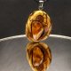 Wisiorek "Bursztyn 3" –żywioł ognia i bursztynowego światła,octowiec, pirografia, prezent; Amber and Wood Pendant, biżuteria na Dzień Matki