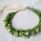 Łąka po deszczu – romantyczny wianek handmade z zielenią i białymi kwiatami, boho styl