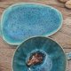 Filiżanka kapibara ceramiczna z dużym spodkiem i KAPIBARĄ w środku leśne jeziorko ręcznie toczona rękodzieło wyjątkowa filiżanka z dużą kapibarą kubek