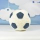 Szydełkowa poduszka w kształcie piłki nożnej – handmade dla małego fana sportu