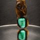 Biżuteria z duszą natury - wisiorek z malachitem i ręcznie rzeźbionym drewnem orzecha - prezent handmade, prezent Unique Jewelry Design; Luxury Wooden