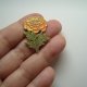 PIN PRZYPINKA BROSZKA KWIAT AKSAMITKA