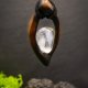 Ręcznie rzeźbiony wisiorek z orzecha i kwarcu aura – biżuteria z duszą natury - pirografia prezent dla kobiety dla niej Unique Jewelry Design