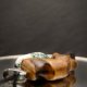 Ręcznie rzeźbiony wisiorek z orzecha, agat mszysty– biżuteria z duszą natury - pirografia prezent dla kobiety dla niej Unique Jewelry Design