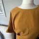Asos elegancka musztardowa sukienka Avant Garde Old money