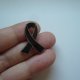 PIN PRZYPINKA BROSZKA CZARNA WSTĄŻKA SYMBOL ŻAŁOBY