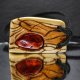 Wisiorek "Bursztyn w octowcu" –żywioł ognia i bursztynowego światła,octowiec, pirografia, prezent; Amber and Wood Pendant, biżuteria