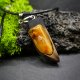 Wisiorek "Bursztynowy pazur" –żywioł ognia i bursztynowego światła,orzech, pirografia, prezent; Amber and Wood Pendant, biżuteria