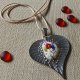 Ręcznie haftowany wisior  BUKIET W SERCU