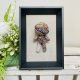 Laleczka voodoo w ramce szydełkowe rękodzieło prezent z czarnym humorem
