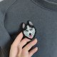 Broszka Husky ręcznie haftowana koralikami