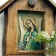 Drewniana kapliczka - Anioł grający na piszczałce