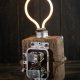 Industrialna lampa handmade z drewna i metalu – unikatowy design loftowy