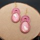 Różowe kolczyki sutasz z ozdobnym kaboszonem