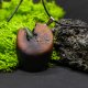 Wisiorek z wiśni z chalcedonem – biżuteria inspirowana naturą i surowym pięknem, dla niej, prezent pirografia, dla niej, kobiety, dla nauczycielki