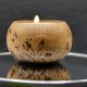 Drewniany świecznik z motywem łąki i dmuchawców - ręcznie wypalany, idealny prezent handmade
