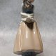 LLADRO seria NAO #237G/M "Zbieranie jajek" "Gathering Eggs"