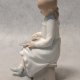 LLADRO seria NAO #117 Dziewczynka z tabliczką "Girl with Slate"