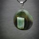 SZMARAGD naturalny - Wisiorek z drewna brzozy, amulet zamknięty w kawałku drewna, pirografia, prezent, Wood Pendant, biżuteria, handmade
