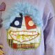 Ręcznie robiony sweter z artystycznymi aplikacjami - unikatowy upcycling