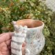 Mały, ręcznie wykonany ceramiczny wazon – do suszonych kwiatów