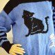 Sweter handmade z kotem niebiesko-czarny, unikat robiony ręcznie