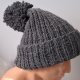 Otul się ciepłem – CZAPKA beanie handmade - CIEMNOSZARA, wykonana na DRUTACH