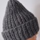 Otul się ciepłem – CZAPKA beanie handmade - CIEMNOSZARA, wykonana na DRUTACH