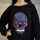 Czarny sweter handmade z naszytą aplikacją czaszki - unikatowy upcycling