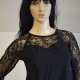 Czarna bluzka z koronką i rękawami 3/4 elegancka i kobieca
