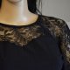 Czarna bluzka z koronką i rękawami 3/4 elegancka i kobieca