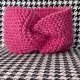 Wełniana OPASKA na włosy – idealna na chłodne dni – NEONOWY RÓŻ, wykonana na DRUTACH
