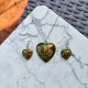 Komplet biżuterii z żywicy - kolczyki i wisiorek w kolorze zielonym - ZIELONA DUSZA