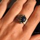 Obrączka srebrna z ciemnym labradorytem regulowana