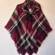 Ciepłe ponczo Accessory w dużą kratę w odcieniach bordo, czerni i beżu