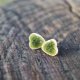 Malutkie zielone serduszka ceramiczne kolczyki/stal chirurgiczna