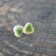 Malutkie zielone serduszka ceramiczne kolczyki/stal chirurgiczna