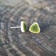 Malutkie zielone serduszka ceramiczne kolczyki/stal chirurgiczna