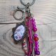 Brelok do kluczy w stylu boho z kaboszonem - Pink Bird Charm
