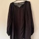Czarna bluzka oversize w delikatny czerwono-różowy wzór Jessica Rozmiar 7XL / 54 / 26