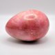 Dekoracyjne jajo z różowo - beżowego kamienia