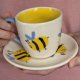 Filiżanka z talerzykiem - pszczółki