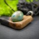 Agat zielony - Wisiorek z drewna brzozy, amulet zamknięty w kawałku drewna, Wood Pendant, Wooden Jewelry, biżuteria z drewna