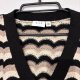 Stylowy sweter VILA w czarno-beżowy wzór fal, miękki, wygodny, zapinany na guziki M