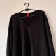 Czarny sweter z połyskiem • dekolt V • miękki, lekki ONLY Rozmiar 6XL / 52 / 24