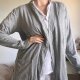 Długi Szary Kardigan Narzutka z Kieszeniami i Falbanką - Wygodny Homewear/Casual XL / 42 / 14·Bardzo dobry·Jessica